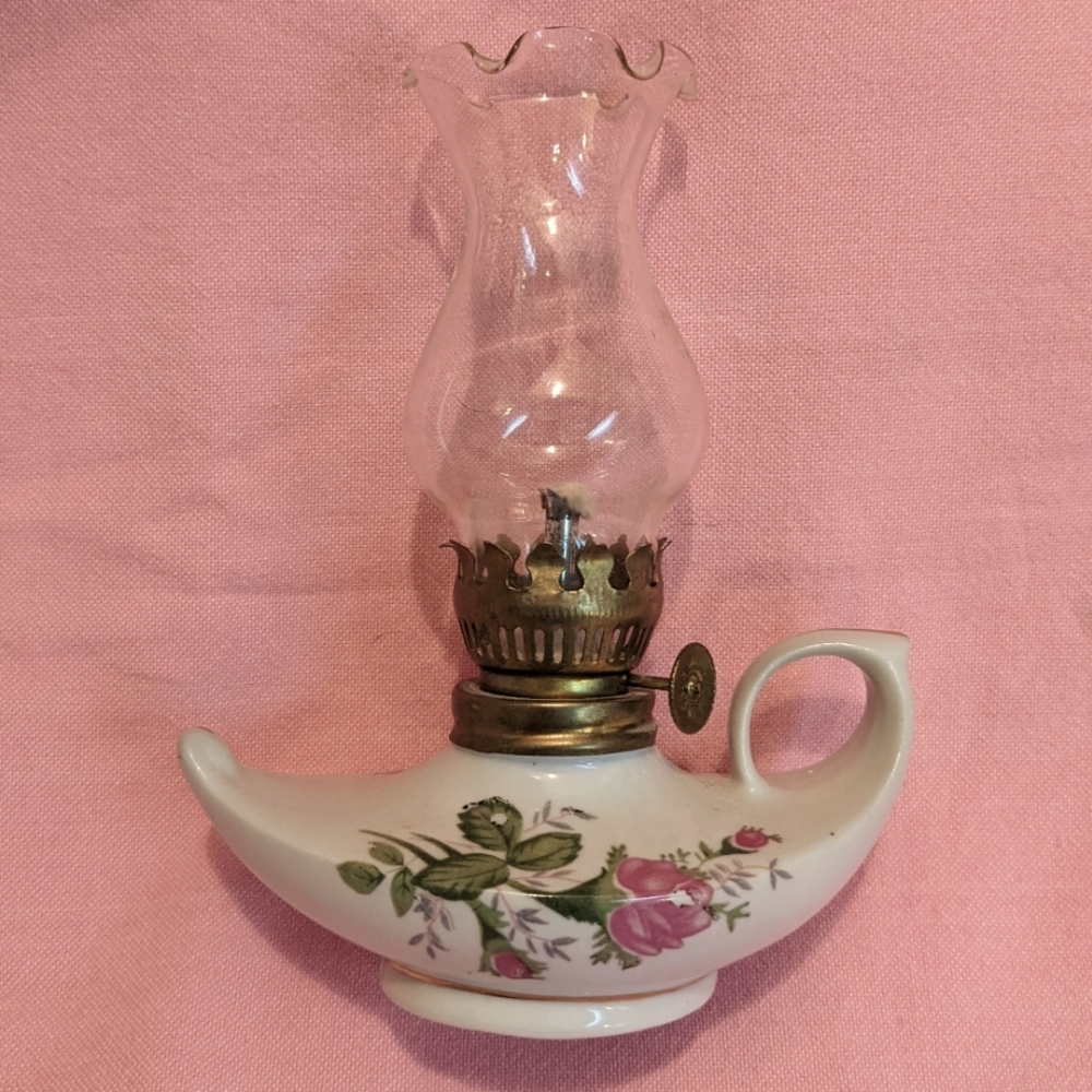 Miniature oil lamp